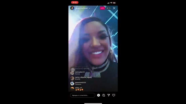 La Patrona Lucero Enseñando el Toto en un Live – Allxporno.com