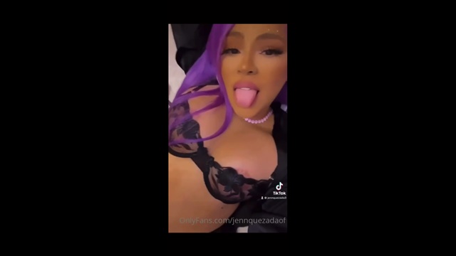 Jenn Quezada muestra que tan grande tiene el toto – Allxporno.com